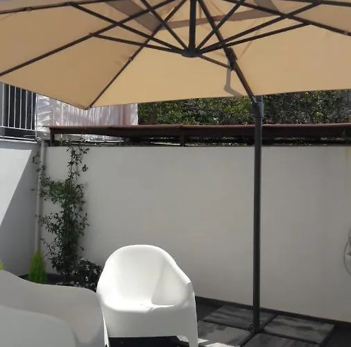 Lemon Tree Couette-café